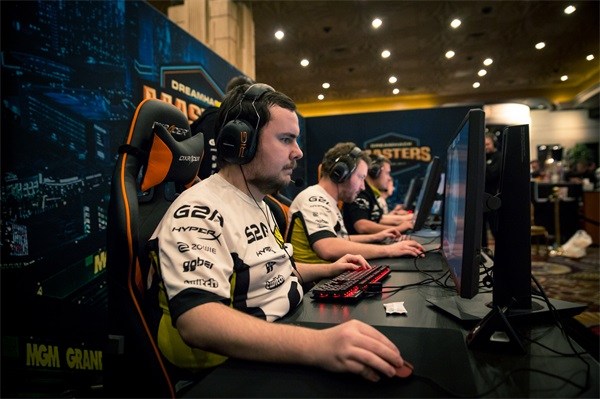 多的目光关 多的目光关